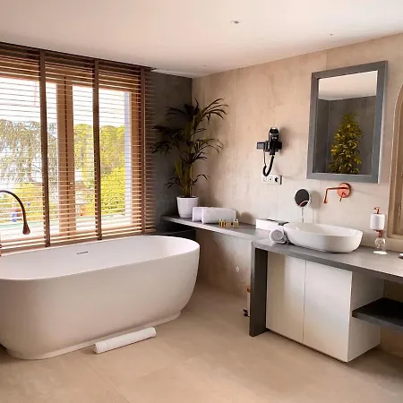 La Maison Bleue Par Yoann Conte 5*