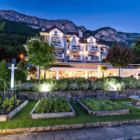 Hotel La Maison Bleue Par Yoann Conte 5*